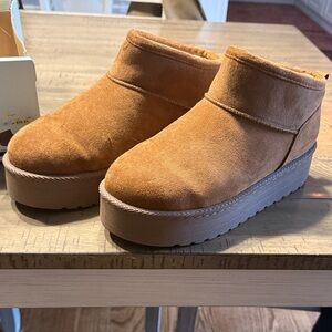 SO Women's Ankle Boots in Tan